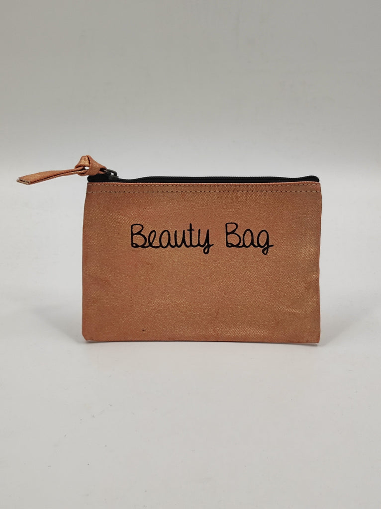 Makeup Organizer - "Beauty Bag"Size: 19x13x5cm
Color: Metallic Rose Gold
Material: Recycled CottonBeautyThe Loft General TradingThe Loft General TradingMakeup Organizer - "Beauty Bag"